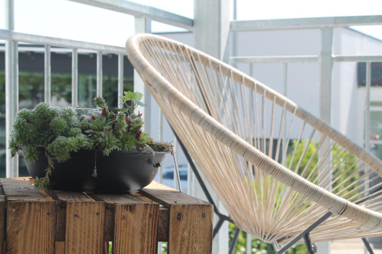 African-Style Apartment - Stadtnah, Parkplatz, E-Ladestation Fuer Auto & Fahrraeder, Gitterbox Fuer Fahrraeder, Fitnessstudio コブレンツ エクステリア 写真