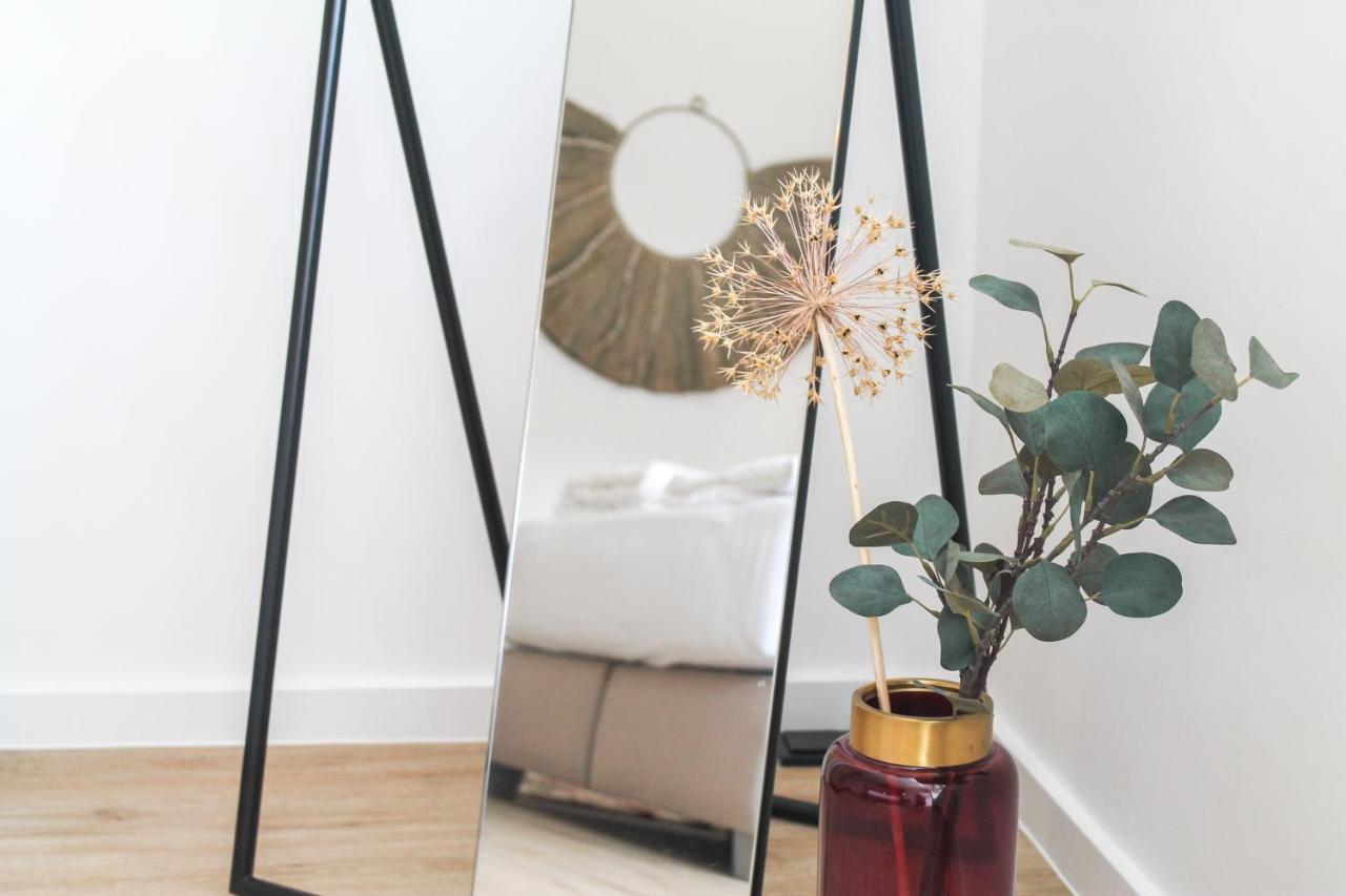 African-Style Apartment - Stadtnah, Parkplatz, E-Ladestation Fuer Auto & Fahrraeder, Gitterbox Fuer Fahrraeder, Fitnessstudio コブレンツ エクステリア 写真
