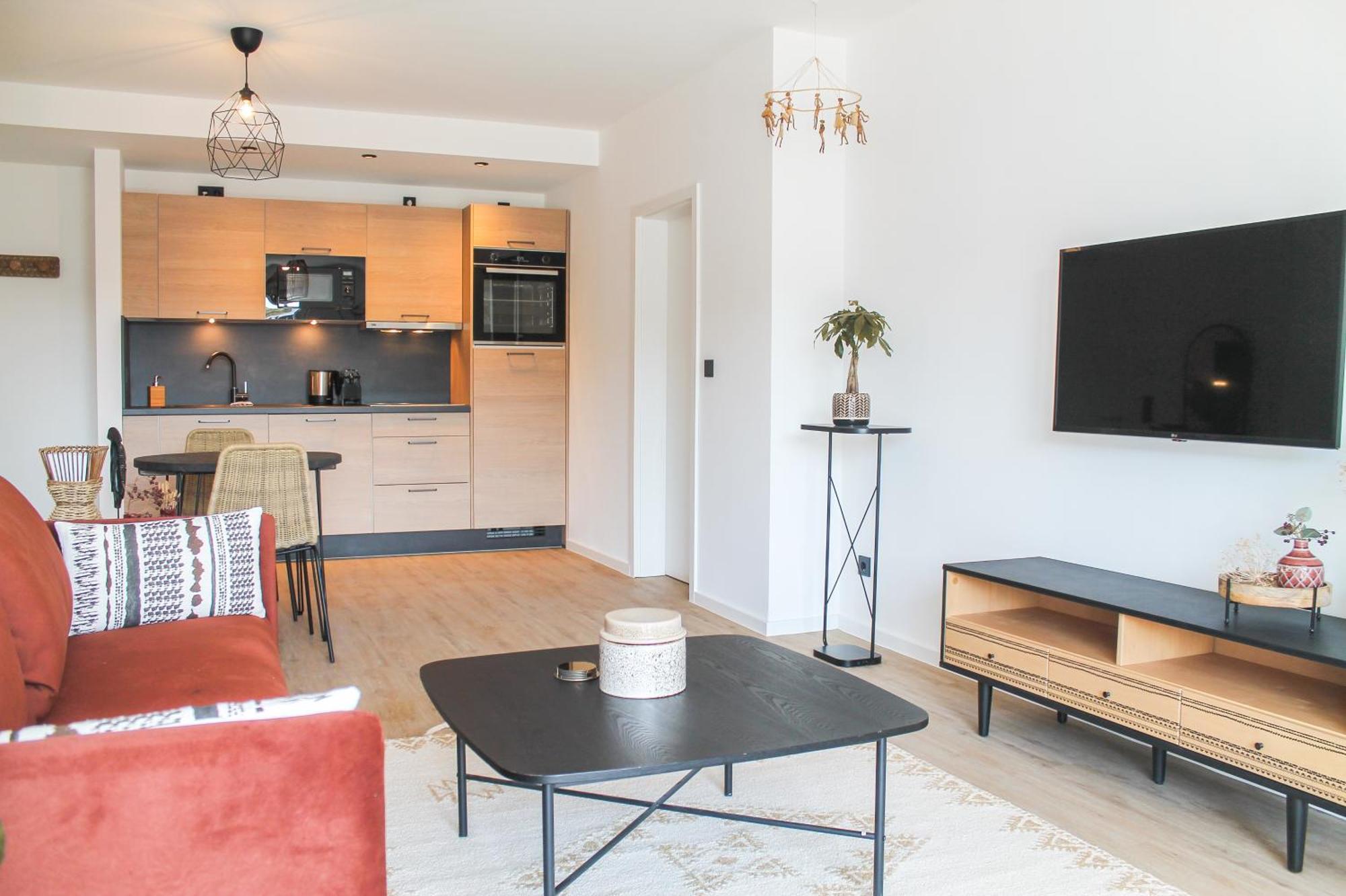 African-Style Apartment - Stadtnah, Parkplatz, E-Ladestation Fuer Auto & Fahrraeder, Gitterbox Fuer Fahrraeder, Fitnessstudio コブレンツ エクステリア 写真
